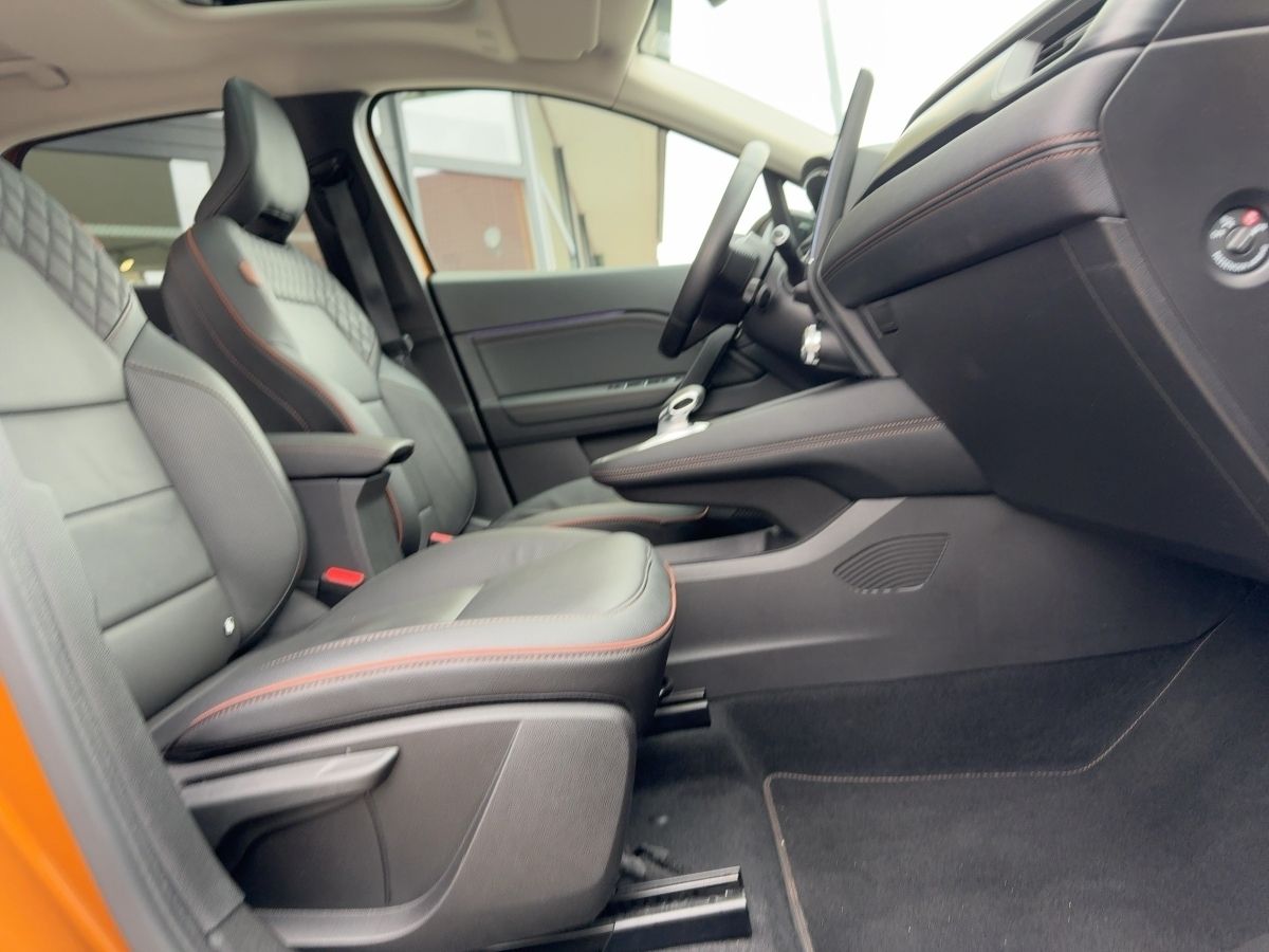 Fahrzeugabbildung Renault Captur INITIALE PARIS E-TECH Plug-in 160