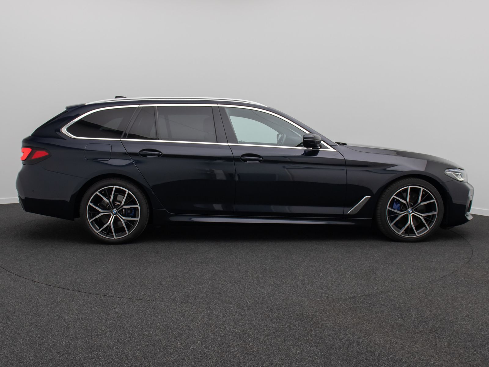 Fahrzeugabbildung BMW 530d M Sport Laser 4xKlima Panorama DAB HUD 19"