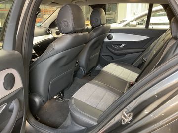 Mercedes E 220 - 12