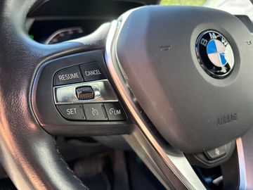 BMW 118i Sport Line DAB LED WLAN Tempomat Klimaaut.
