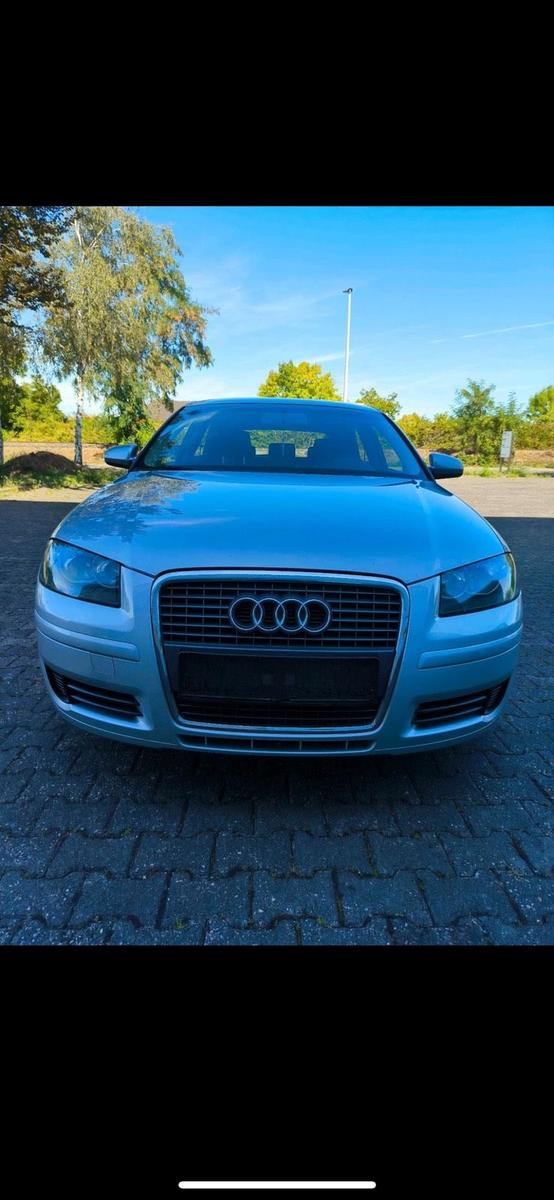 Audi A3 2007 — салон