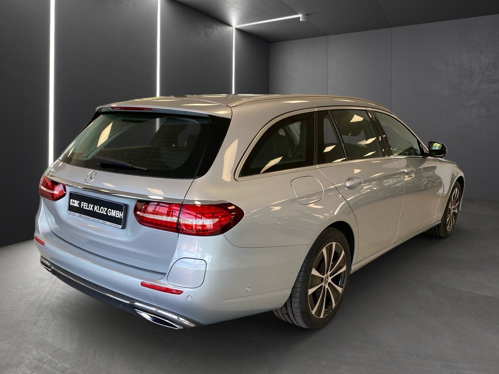 Fahrzeugabbildung Mercedes-Benz E 300 T de Avantgarde*AHK*Kamera*CarPlay*Easy-Pa