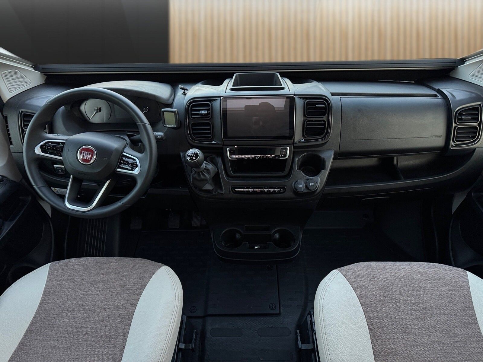 Fahrzeugabbildung Eura Mobil Van V 635 EB Radio DAB, Fahrassistenzpaket, RFK
