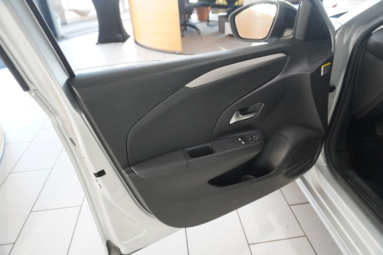 Fahrzeugabbildung Opel Corsa-e F EDITION 7KW NAVI/VIRT/SHZ/DAB/WÄRMEP.