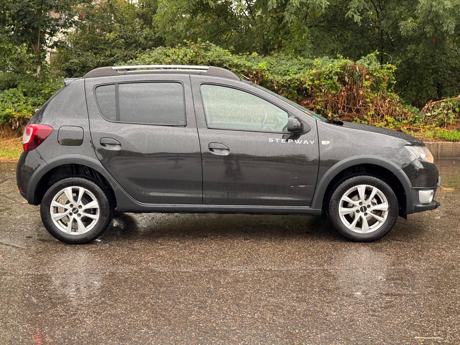 Dacia Sandero 2015 — engine 898 cm³, 90 HP (66kW)