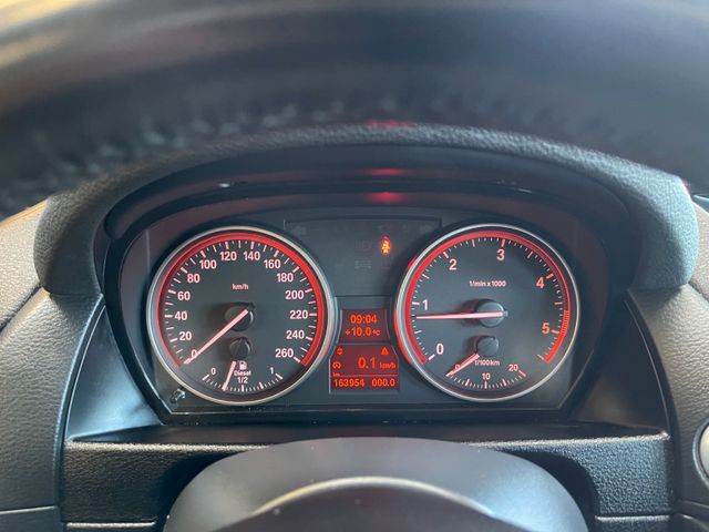 BMW X1 18 d xDrive *PANO*NAVI*PDC*AHK*TEMPOMAT*SHZ*