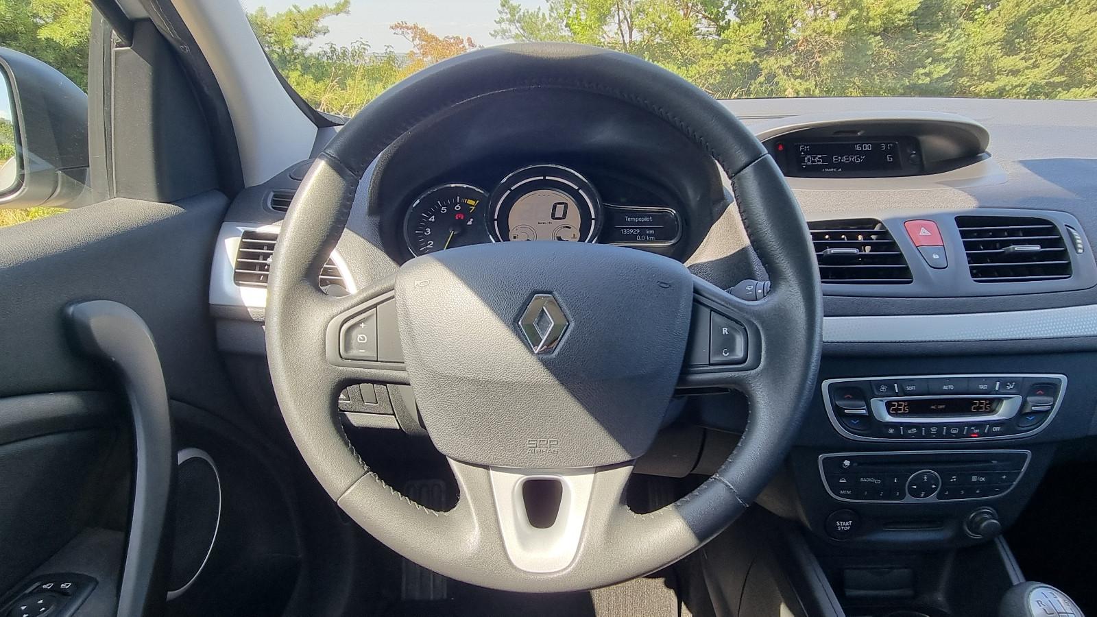 Renault Megane 2011 — photo 18