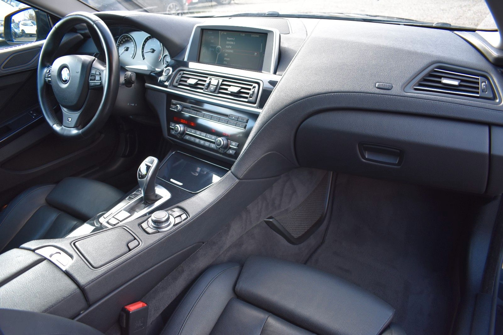 Fahrzeugabbildung BMW 640 i Coupe Schwarz Schwarz
