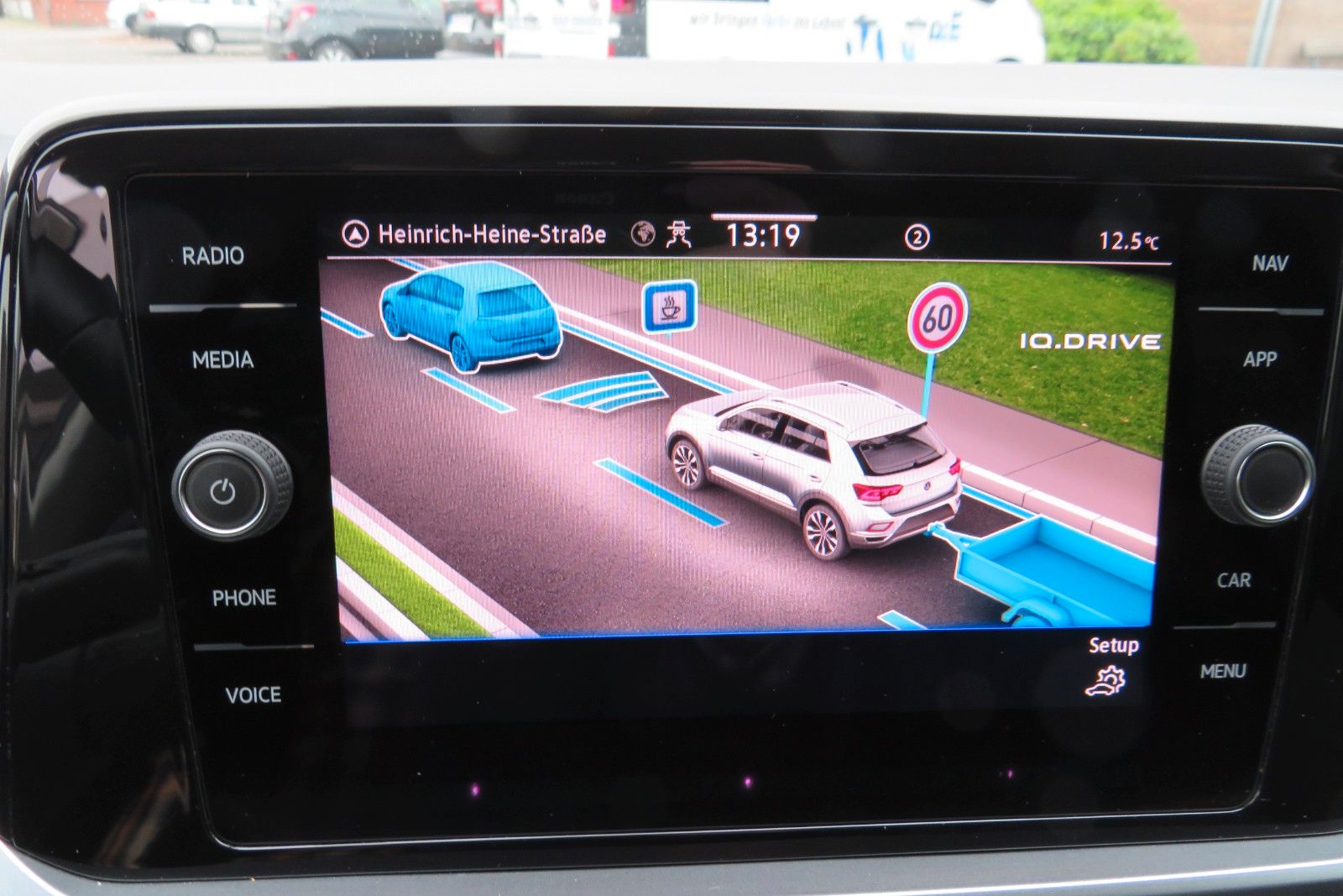 Fahrzeugabbildung Volkswagen T-Roc Life AHK ACC SITZH GJ NAVI APP 1.HD