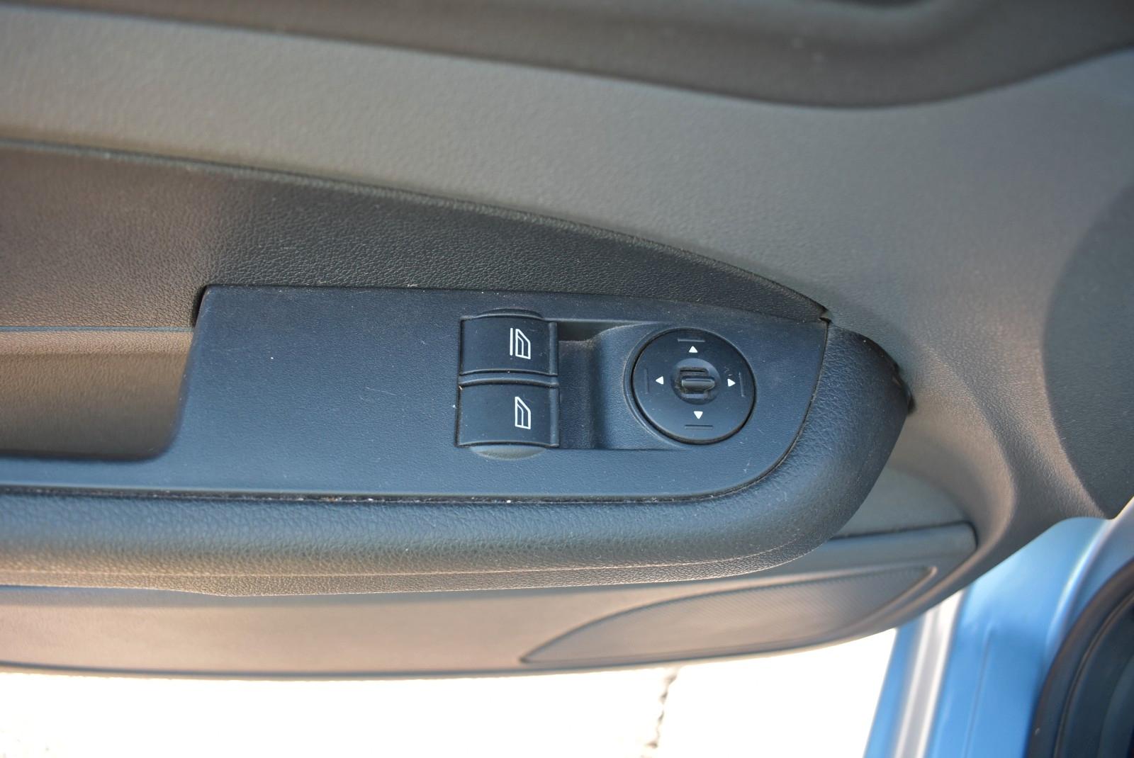 Ford Focus 2006 — photo 17