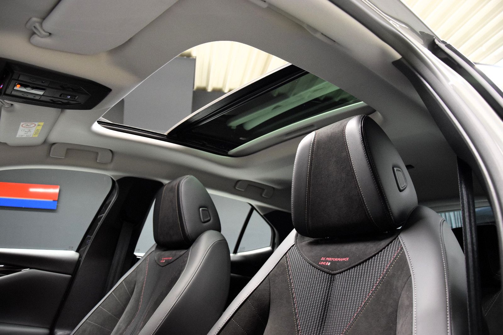 Fahrzeugabbildung DS Automobiles DS4 Performance Line Pano Sitzheizung