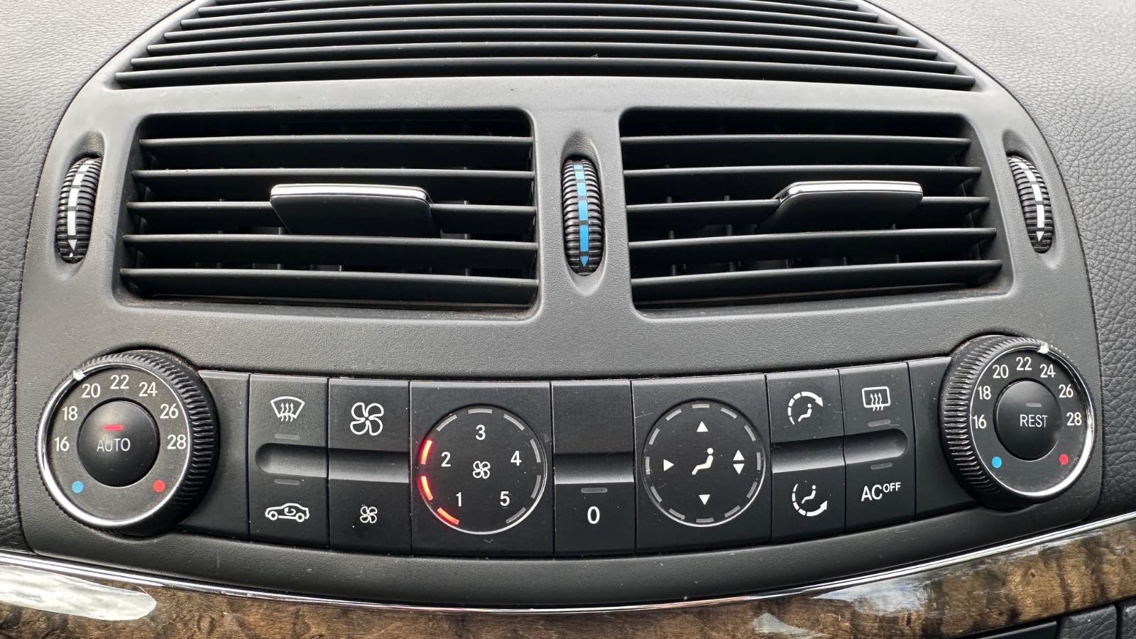 Mercedes-Benz E240 2005 — photo 23