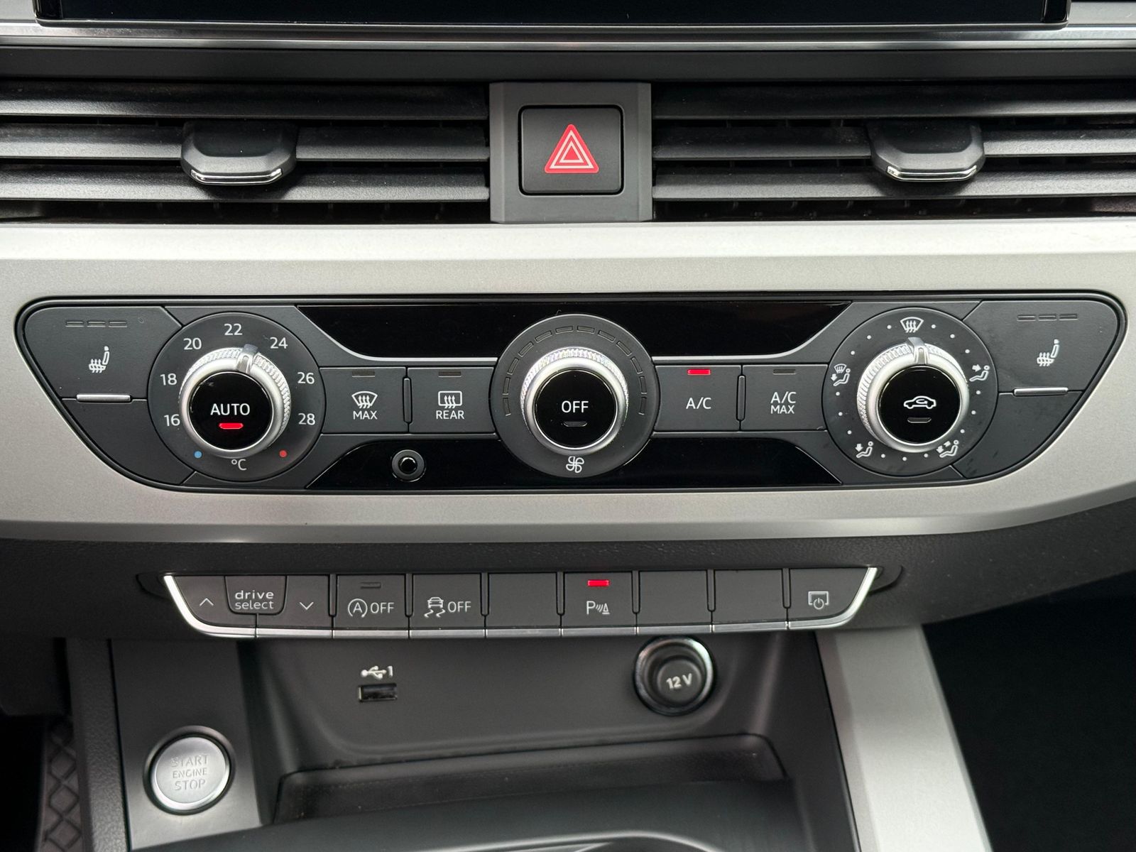 Fahrzeugabbildung Audi A4 Avant 40TDI S-tr LED+NAV+SHZ+AHK+KAM+MEMO+MMI