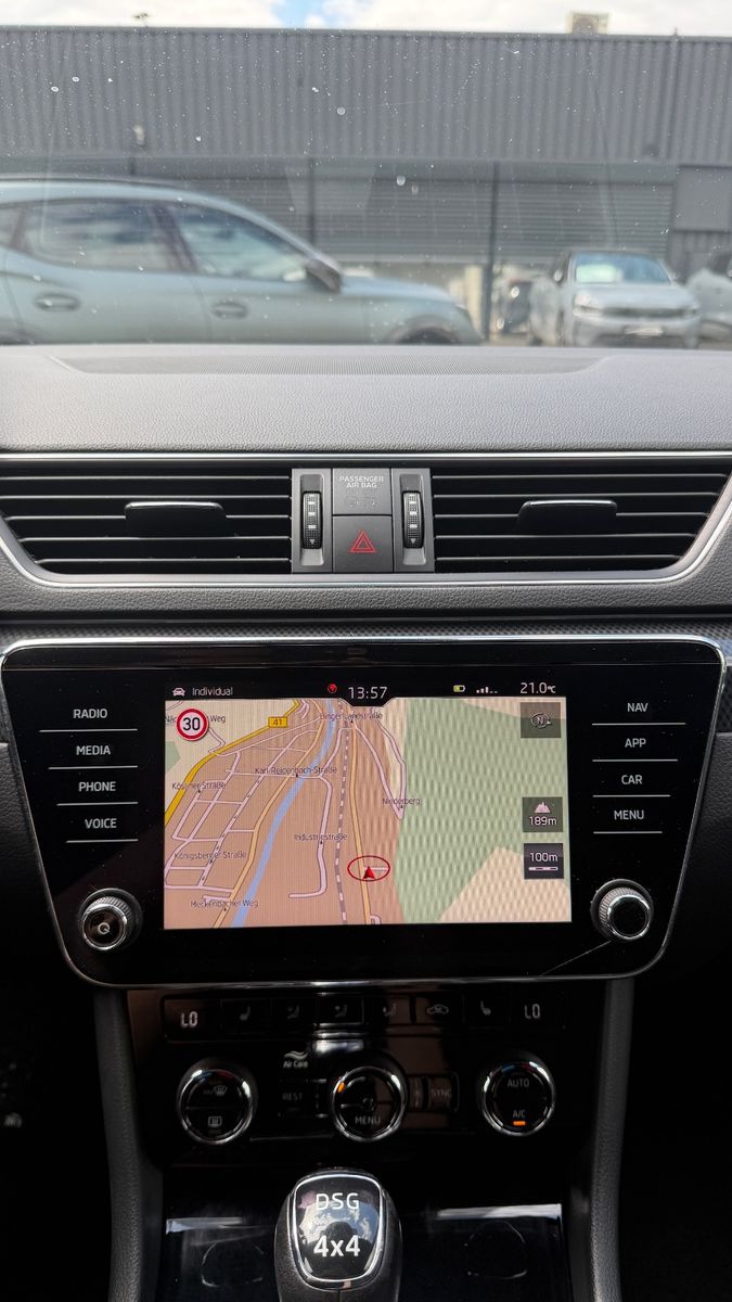 Skoda Superb Combi SportLine 4x4 DSG AHK Pano foto 19