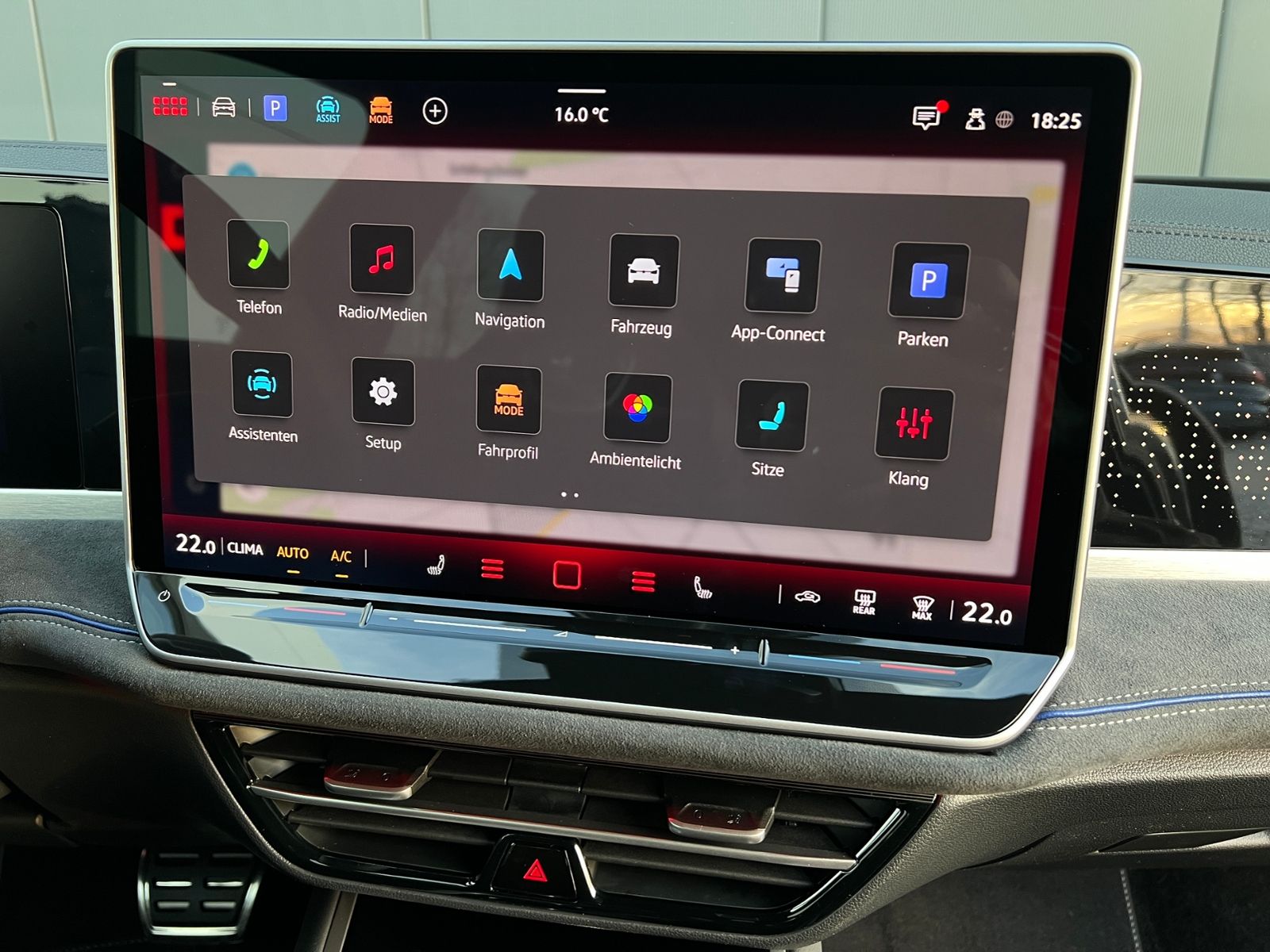 Fahrzeugabbildung Volkswagen Passat Variant R-Line 2.0 TDI DSG 4MOTION *AHK,