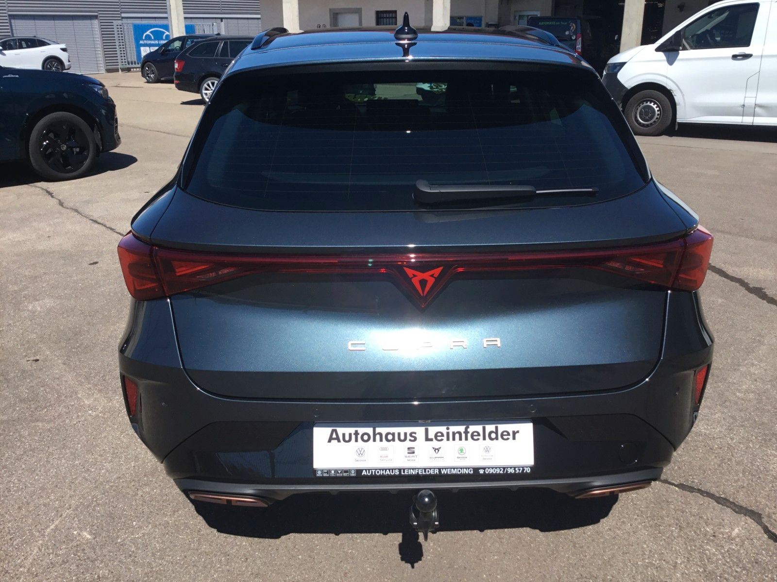 Fahrzeugabbildung CUPRA Leon 1.5 E-HYBRID DSG Sportstourer+AHK+Kamera+18