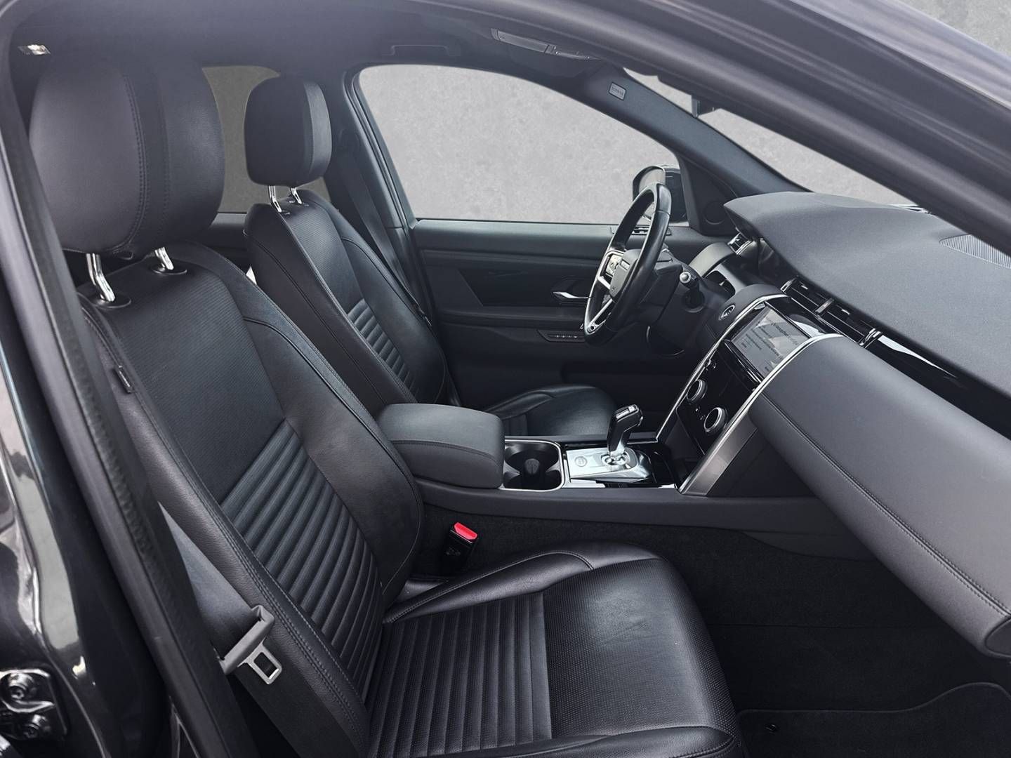 Fahrzeugabbildung Land Rover Discovery Sport D200 SE