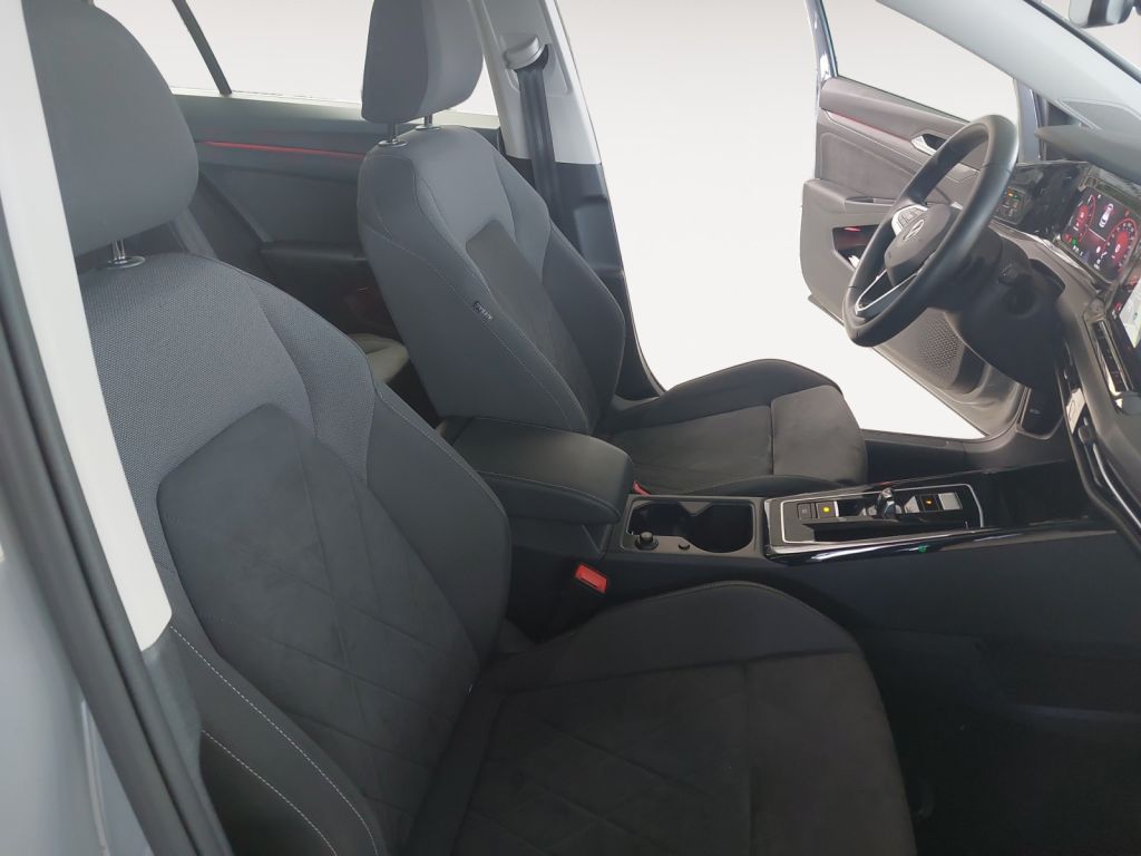 Fahrzeugabbildung Volkswagen Golf 1.4 eHybrid DSG Style LED-Matrix Anschlußga