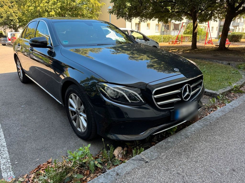 Image of Mercedes-Benz E 220