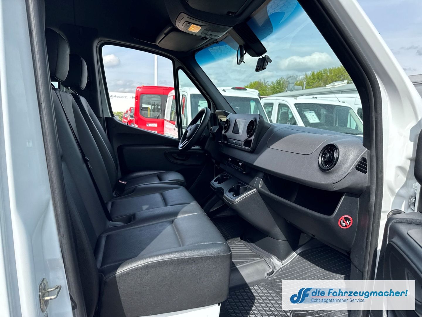 Fahrzeugabbildung Mercedes-Benz Sprinter III Tourer RWD AWD 315 CDI L2 DAB SHZ