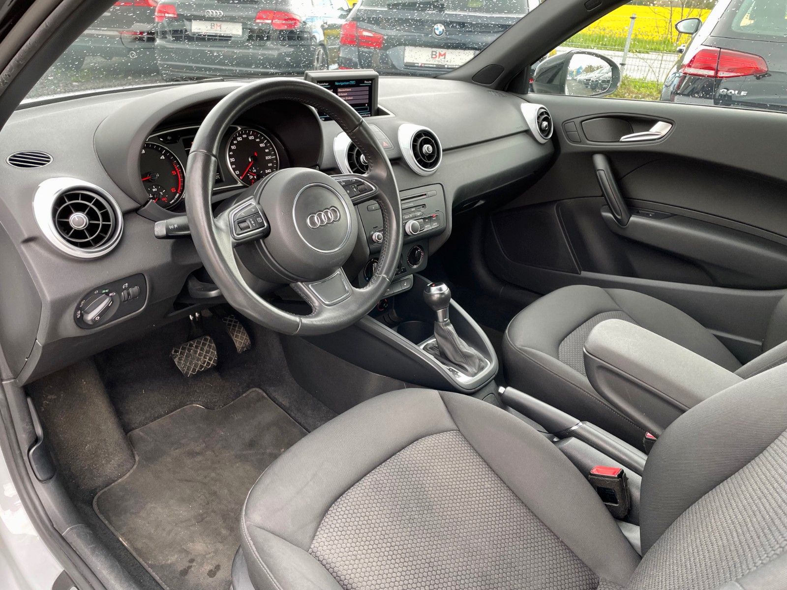 Fahrzeugabbildung Audi A1 1.6 TDI S-LINE Aut. Navi Xenon PDC SPORTPAKET