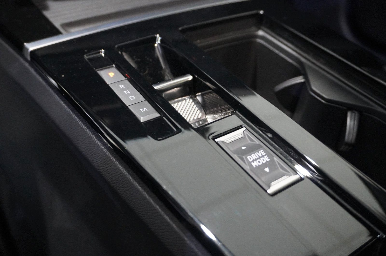 Fahrzeugabbildung Opel Astra L ST 1.2T ULTIMATE NAVI/LED/360°/HUD/AHK