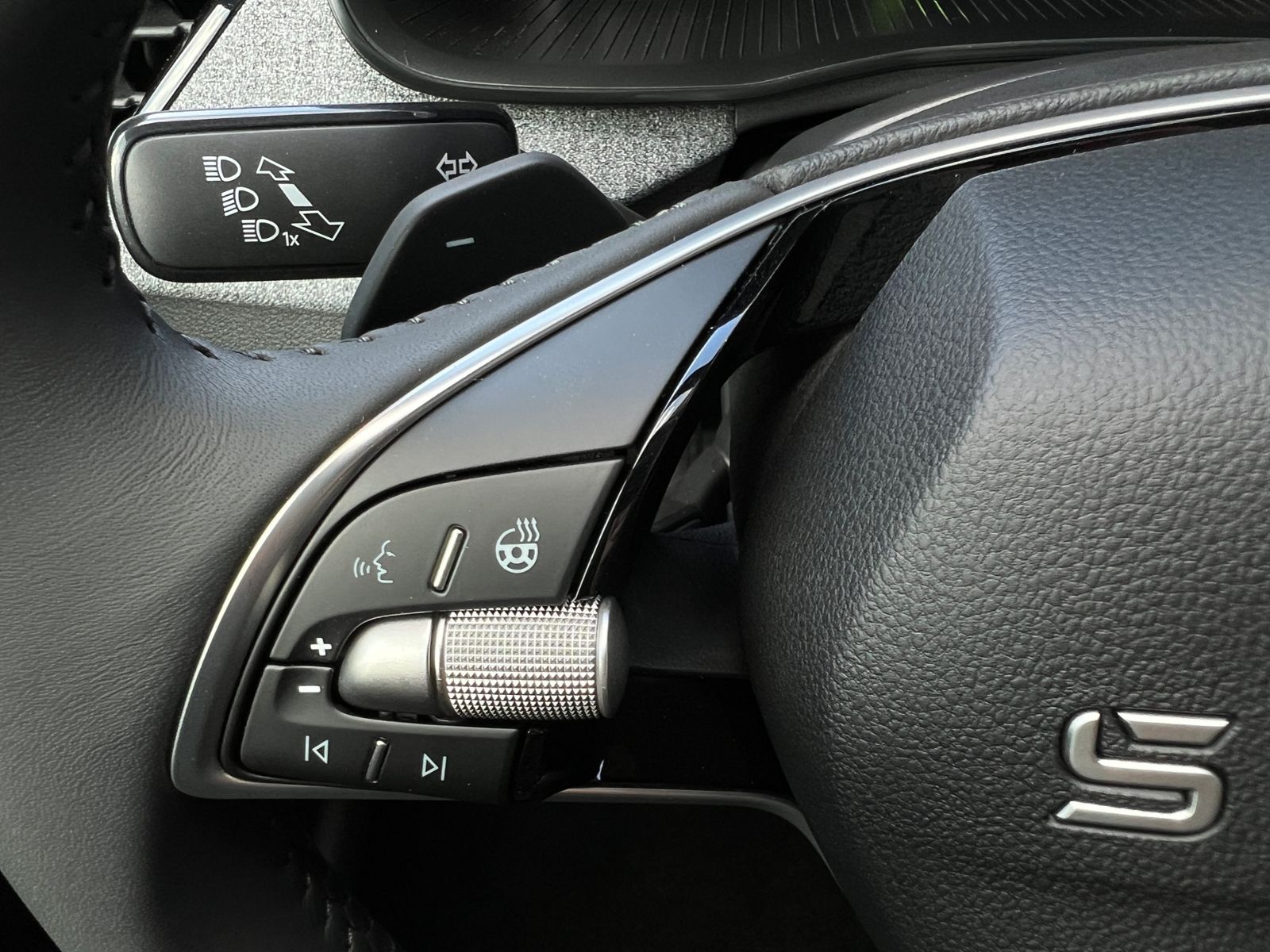 Fahrzeugabbildung SKODA Kamiq Selection 1.0 TSI DSG *ACC, LED, Kamera, S
