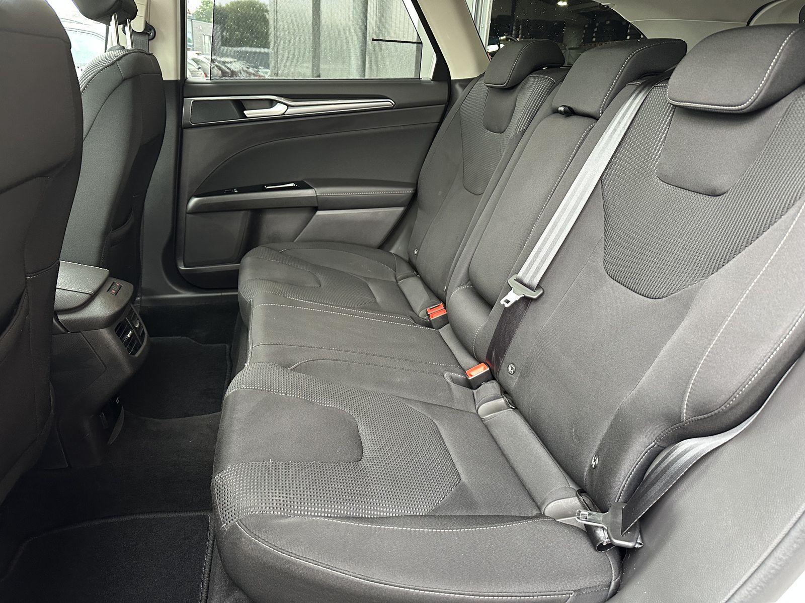Fahrzeugabbildung Ford Mondeo Turnier 2.0 EB Aut. Titanium NAV+LED+PANO