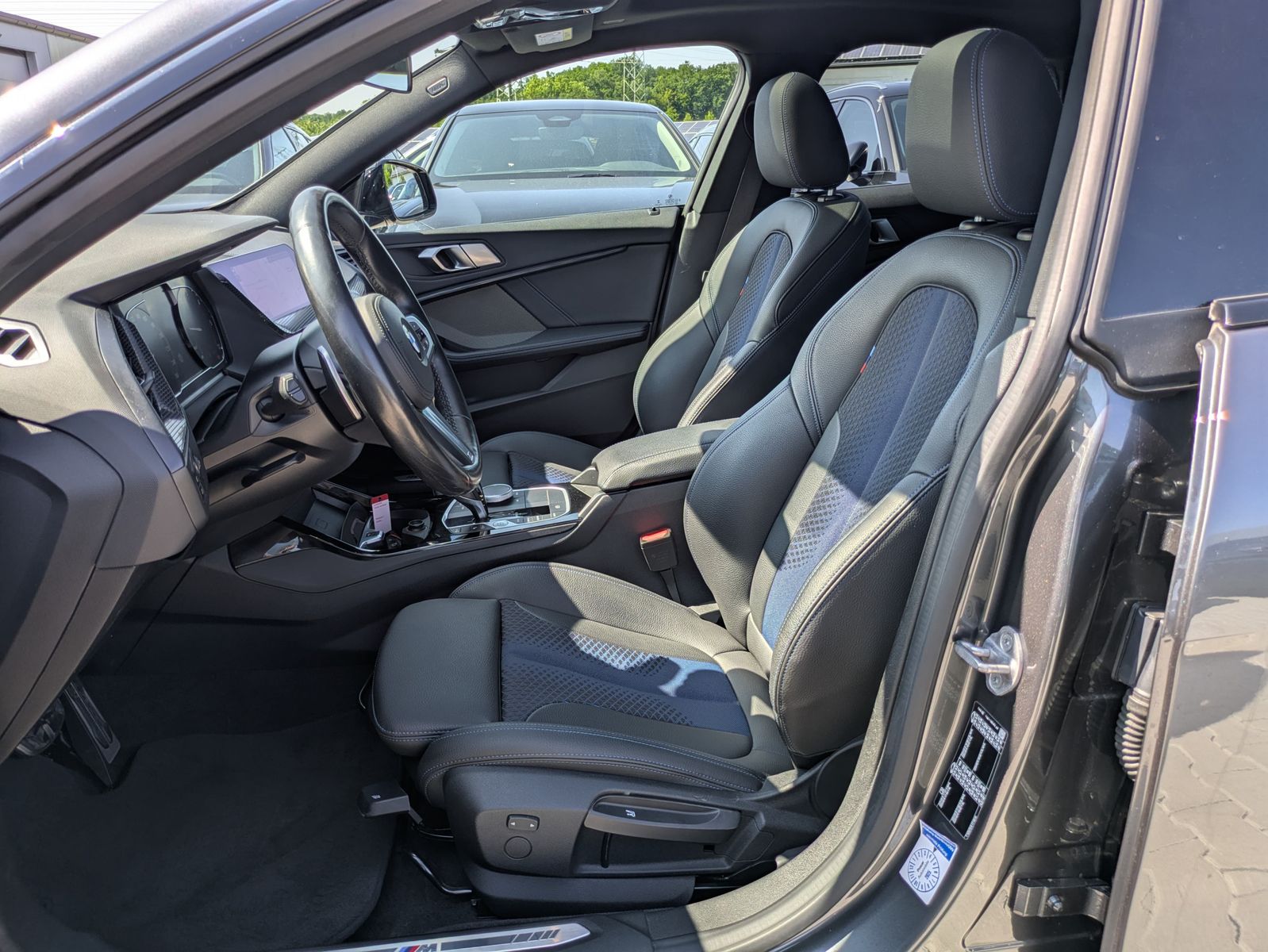 Fahrzeugabbildung BMW 220 d M Sport PANO*LED*H&K*TEMP*KAMERA*SHADOW