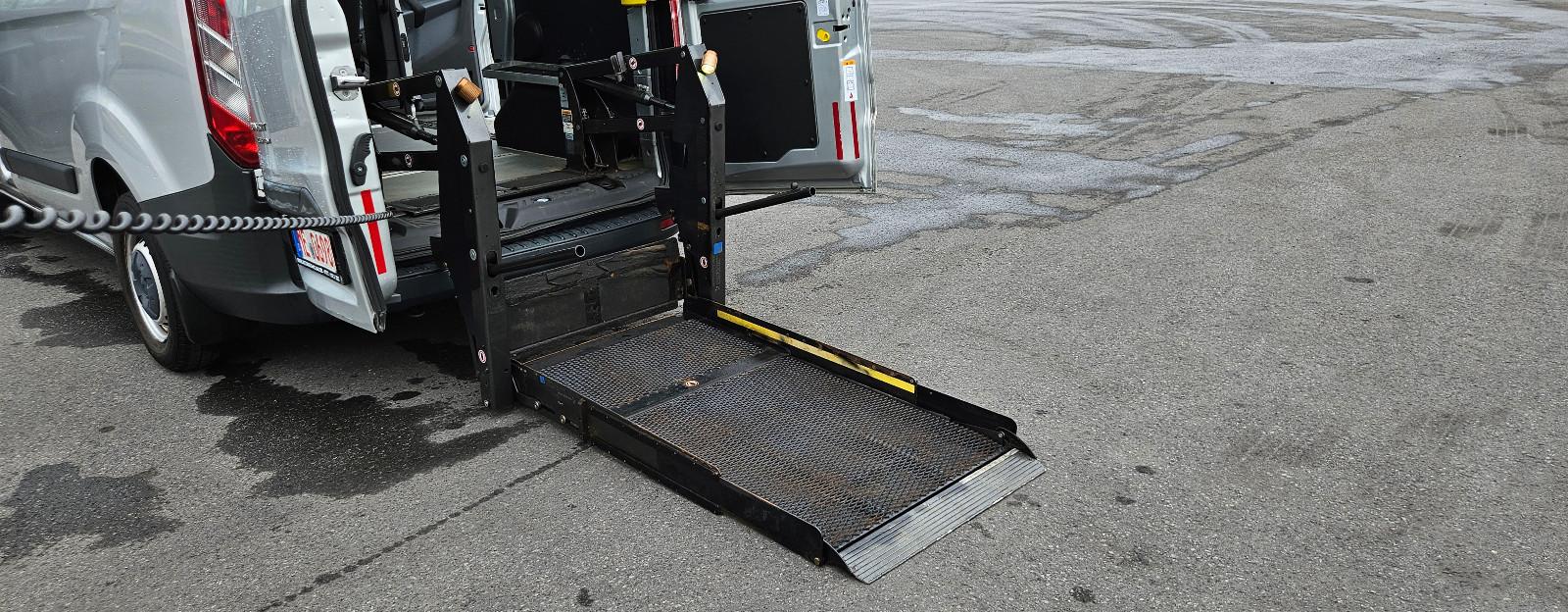 Ford Transit Custom elektrische Rollstuhlrampe