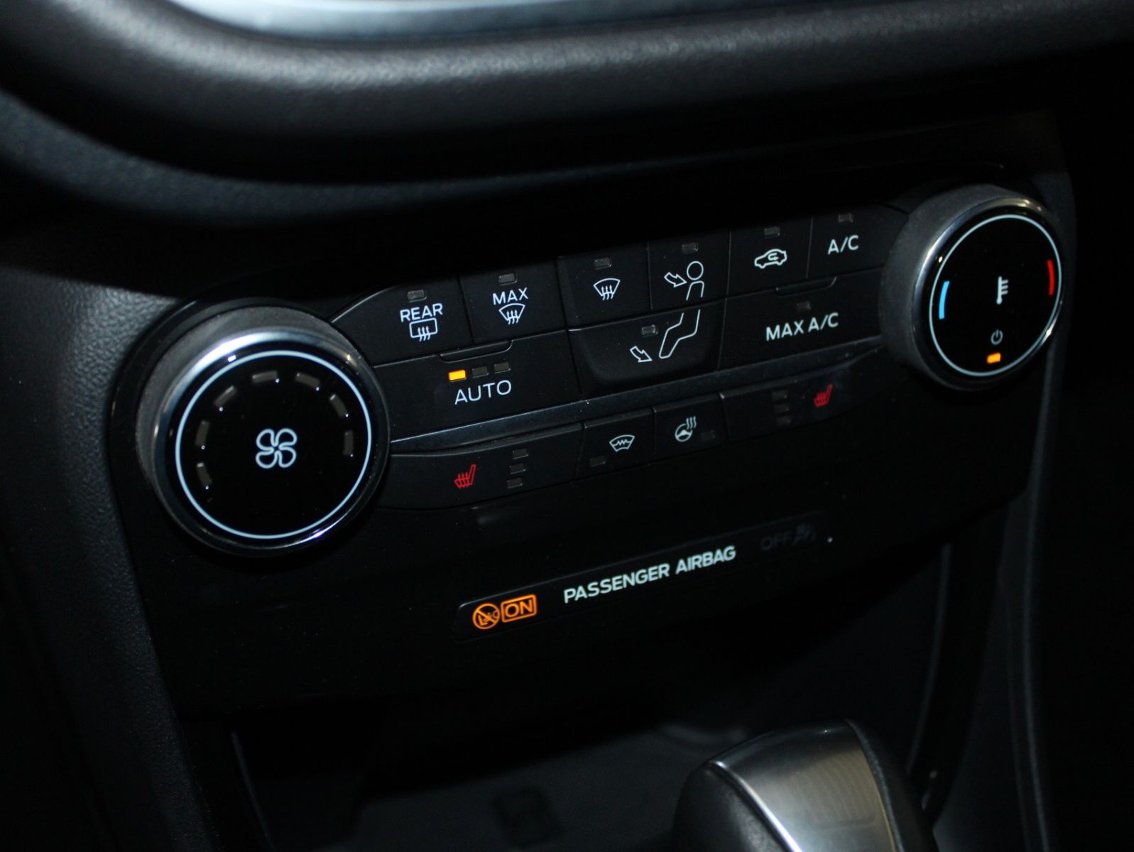 Fahrzeugabbildung Ford Puma Titanium Automatik NAVI LED ACC WinterPak