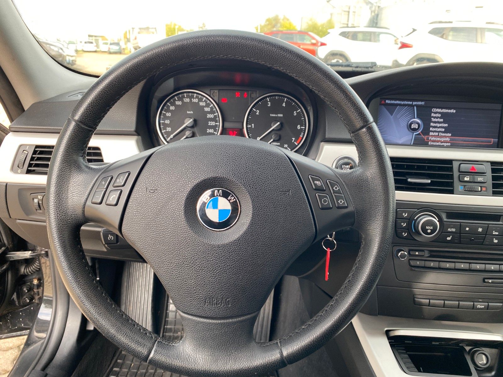Fahrzeugabbildung BMW 318 Baureihe 3 Lim. 318i