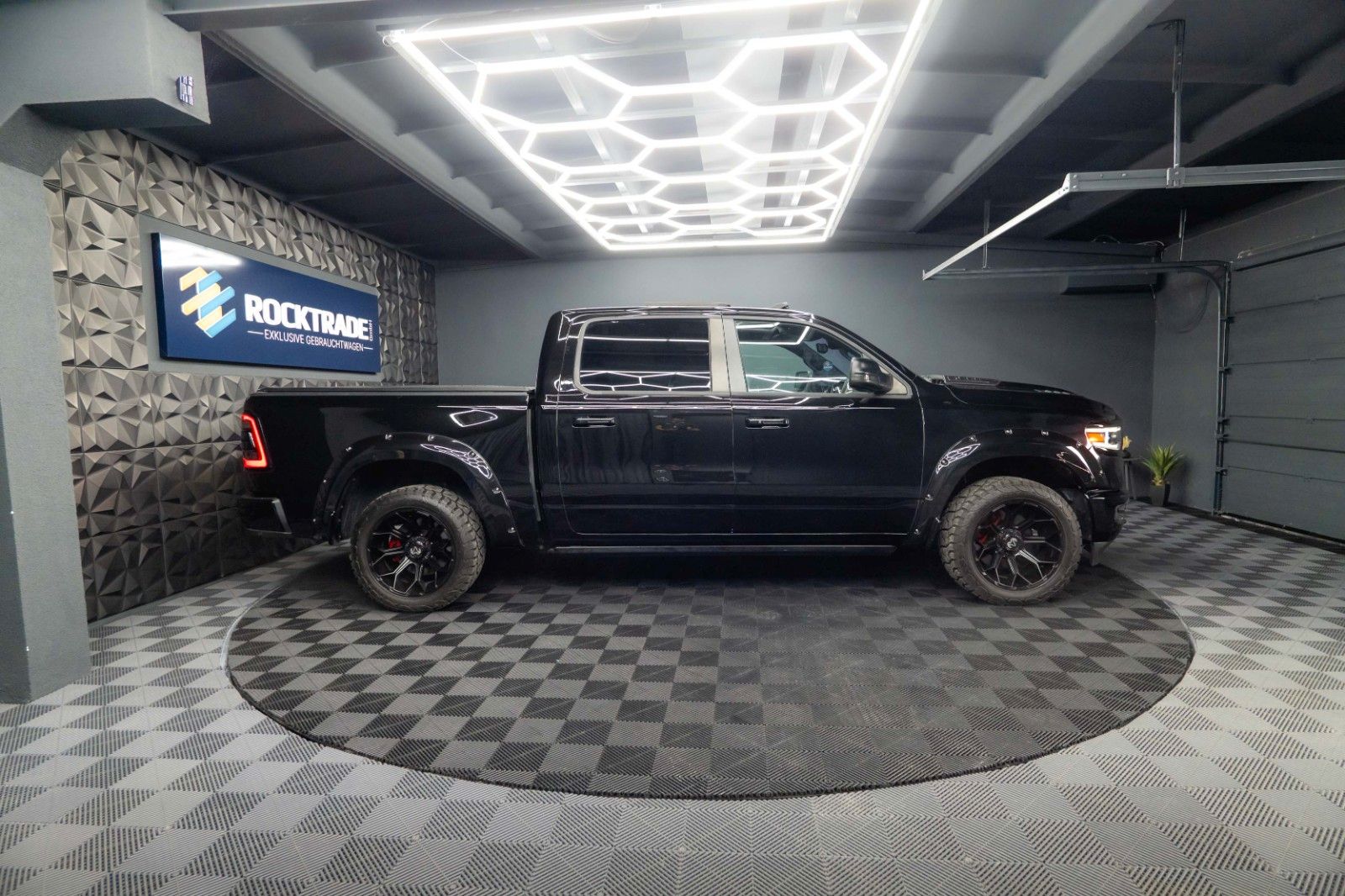 Fahrzeugabbildung Dodge RAM 5.7 V8 HEMI 4x4 LIMITED Offroad 100% Options