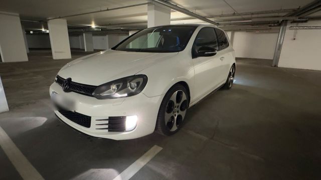 Volkswagen Golf GTI BJ 09 mit 211 PS TÜV neu.