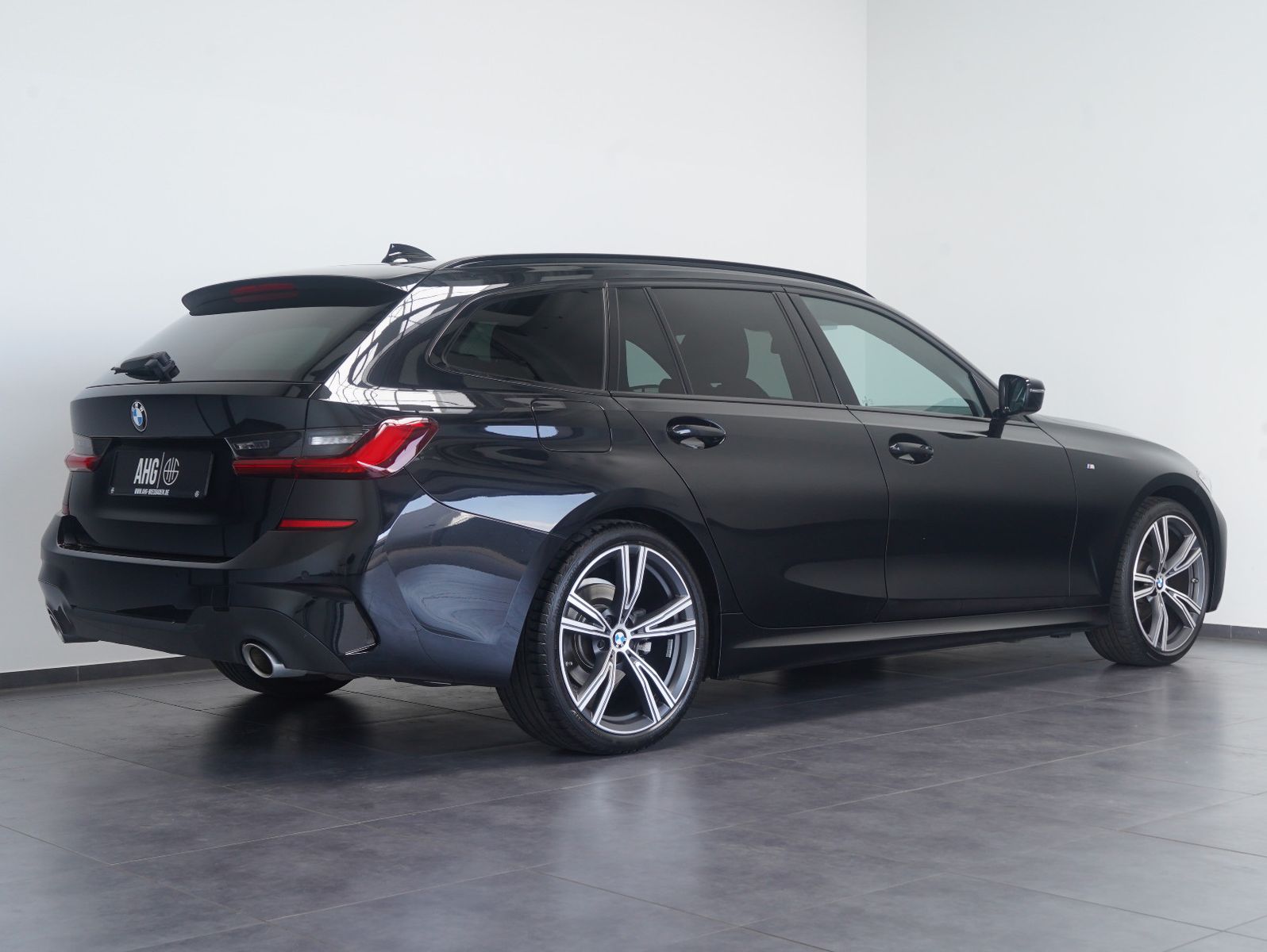 Fahrzeugabbildung BMW 320 i Touring M Sport HUD/H&K/LM 19"