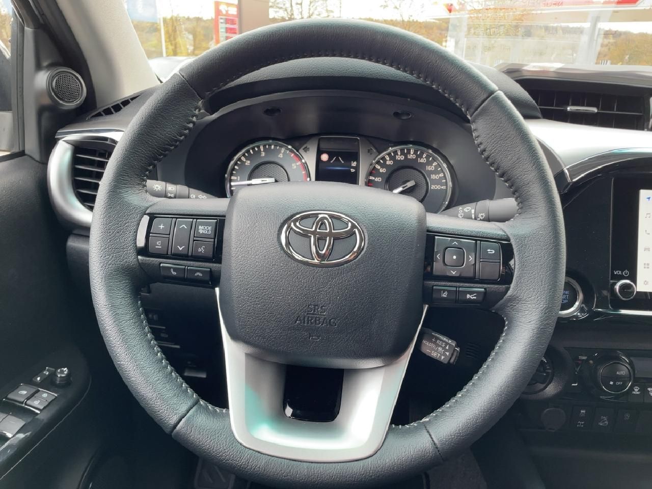 Fahrzeugabbildung Toyota Hilux 2,4 Double Cab Comfort 4x4 +EPH+Navi+AHK+W