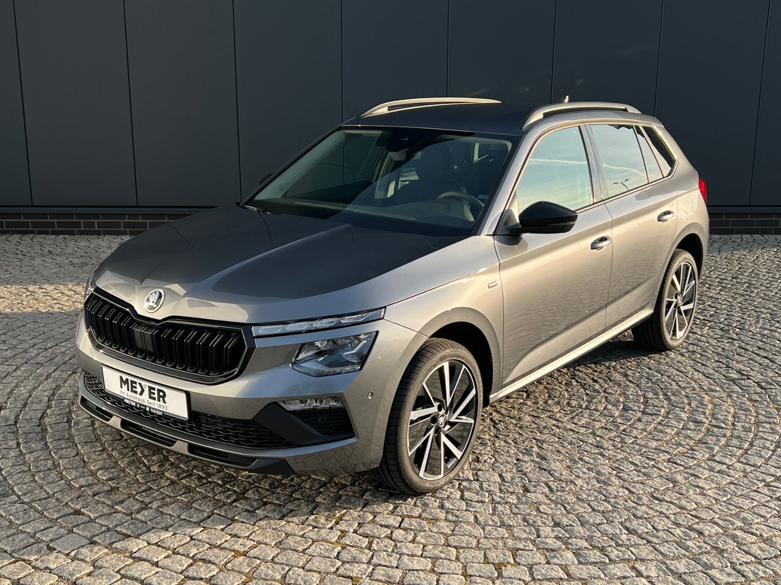 Fahrzeugabbildung SKODA Kamiq Drive 1.0 TSI DSG *AHK, Matrix, ACC, Smart