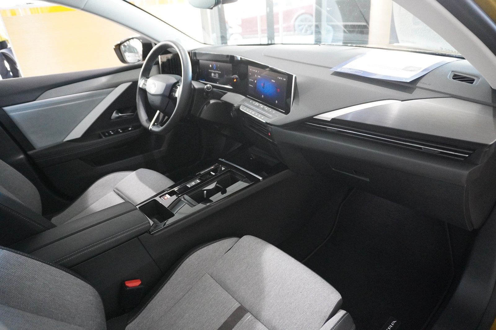 Fahrzeugabbildung Opel Astra L Lim. 1.6 HYBRID ELEGANCE NAVI/LED/SH/AHK