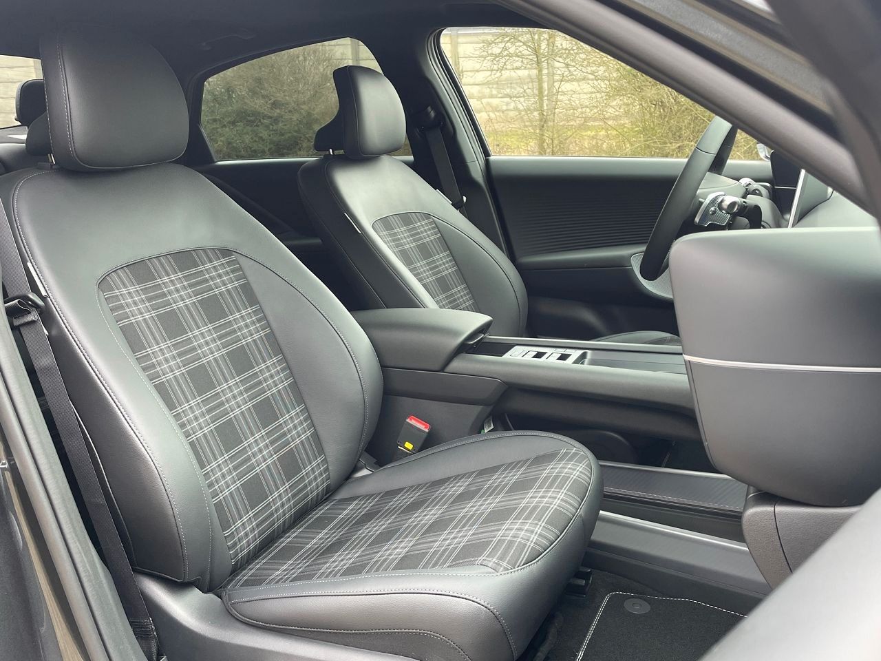 Fahrzeugabbildung Hyundai IONIQ 6 Ioniq 6 First Edition 4WD *MIETKAUF