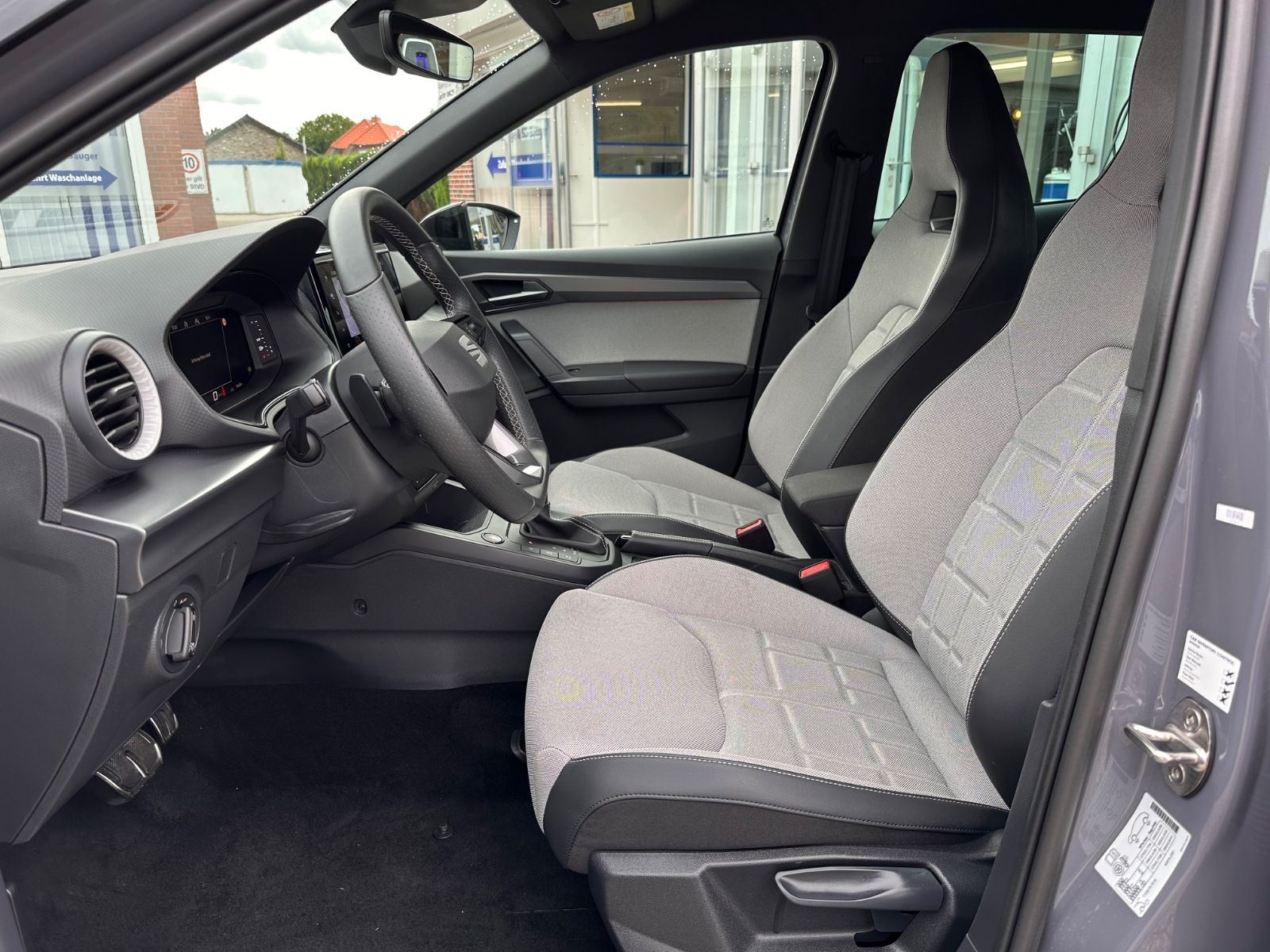 Fahrzeugabbildung SEAT Arona 1.5 TSI FR Black Edition DSG ACC/LED/Kamer