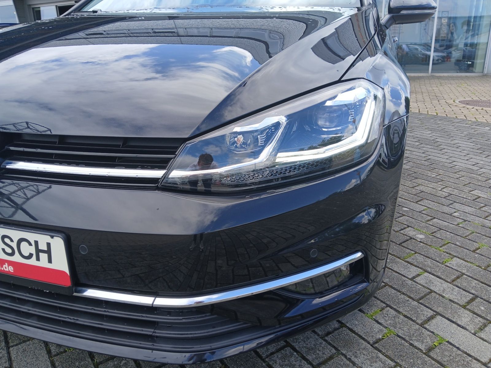 Fahrzeugabbildung Volkswagen Golf VII Variant TSI Comfortline LED Navi GRA PD