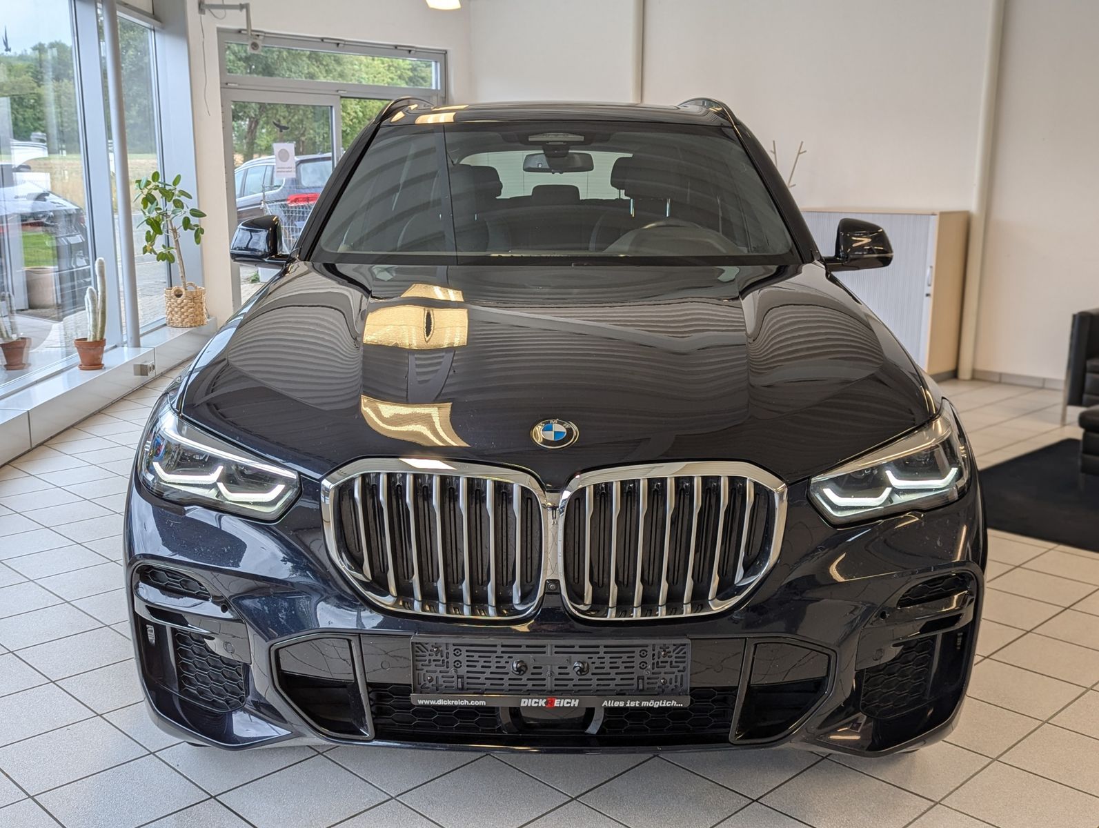 Fahrzeugabbildung BMW X5 xD 30 d M-Sport Pano ACC 360° AHK Dashcam