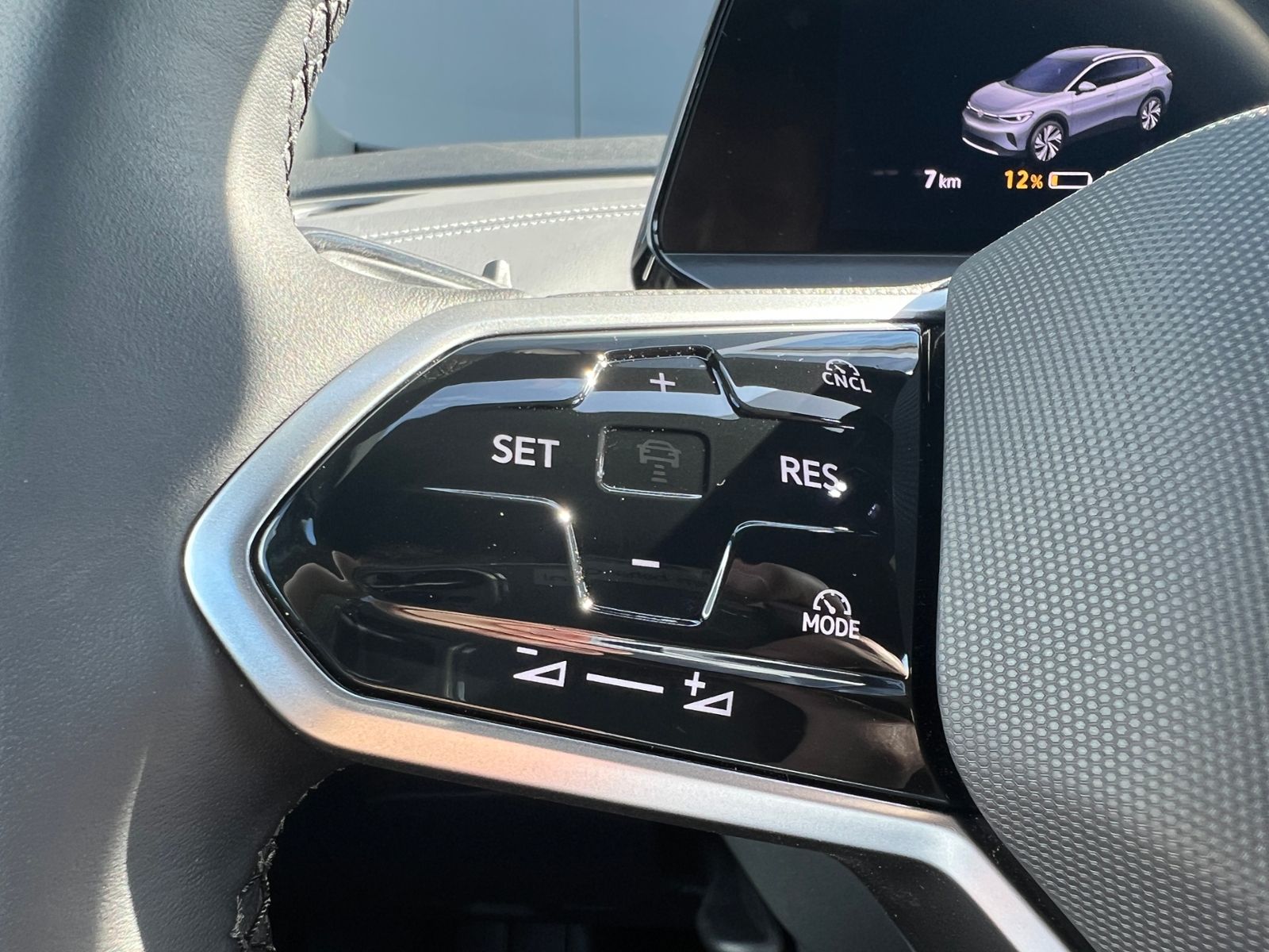 Fahrzeugabbildung Volkswagen ID.4 Pro 210 kW *Infotainment-Paket, Design-Pake