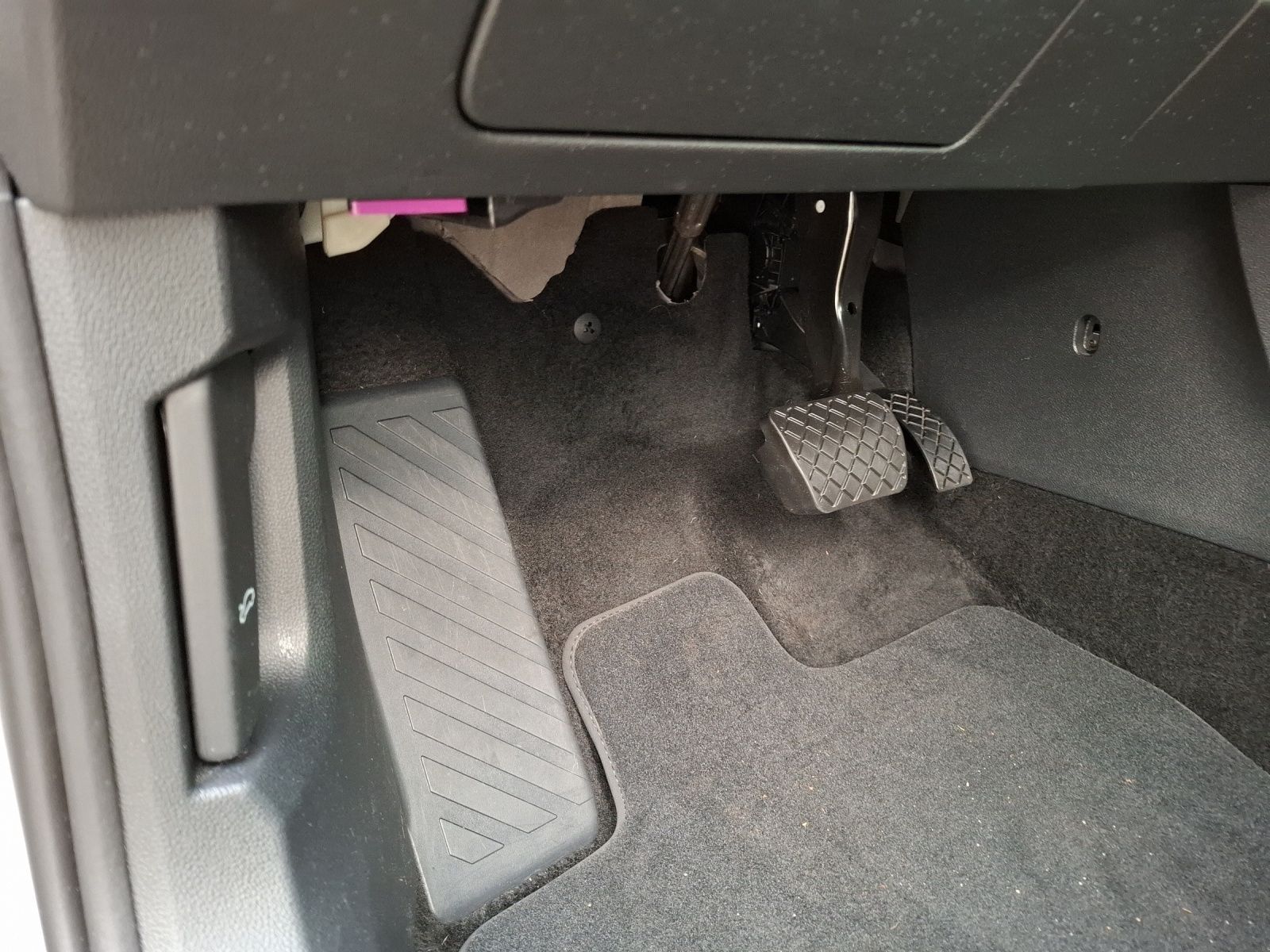 Fahrzeugabbildung Volkswagen T-Roc TSI Life  DSG LED Navi AID ACC RFK SH