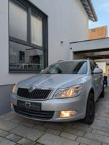Skoda Octavia 1.6 TDI 4x4 Combi 8fach bereift - Skoda Octavia mit Diesel-Antrieb: Allradantrieb, Kombi, 1.6