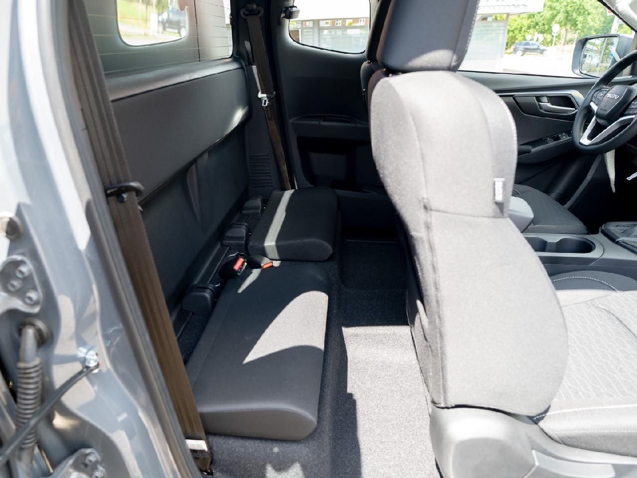 Fahrzeugabbildung Isuzu D-Max Space Cab LS PEPEC Umbau