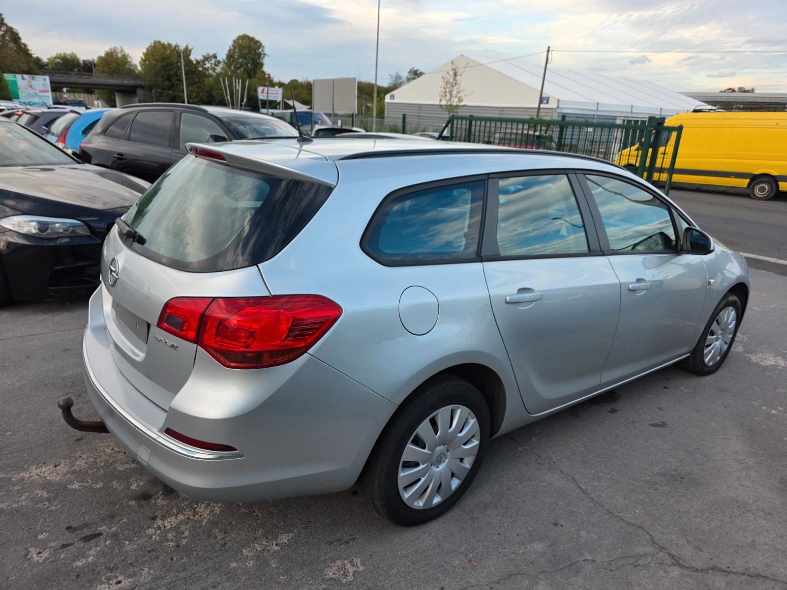 Opel Astra 2014 — engine 1.598 cm³, 136 HP (100kW)