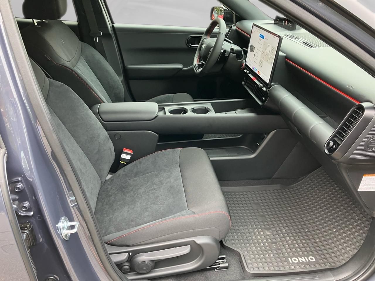 Fahrzeugabbildung Hyundai IONIQ 3 (MY27) 61 kWh (135 PS) 2WD N Line SHZ*LH