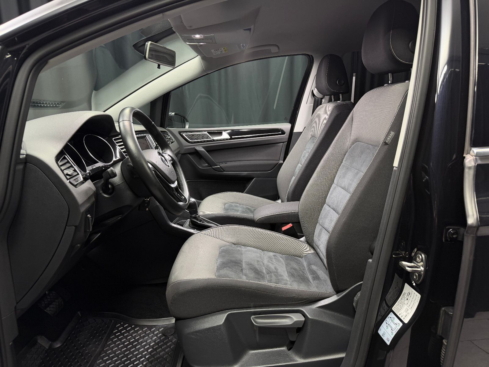 Fahrzeugabbildung Volkswagen Golf Sportsvan VII Highline |AUTOMATIK|PDC|DSG