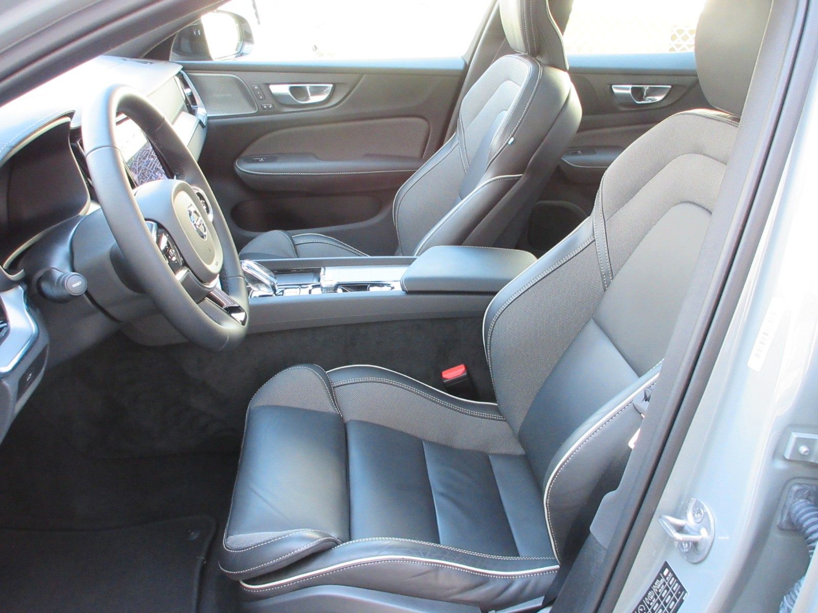 Fahrzeugabbildung Volvo S60 Lim. Ultimate Dark AWD